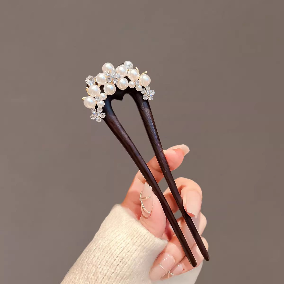 Épingle à cheveux en bois avec fleur en perles