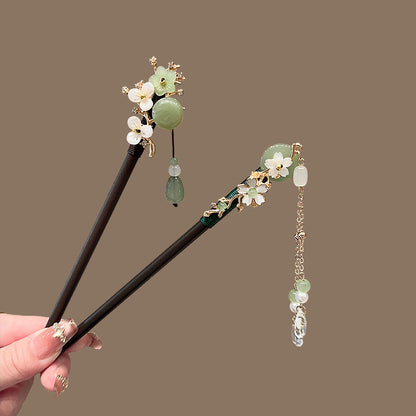 Varilla de madera para el cabello con flores y borla