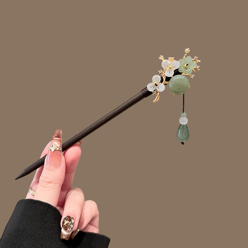 Varilla de madera para el cabello con flores y borla