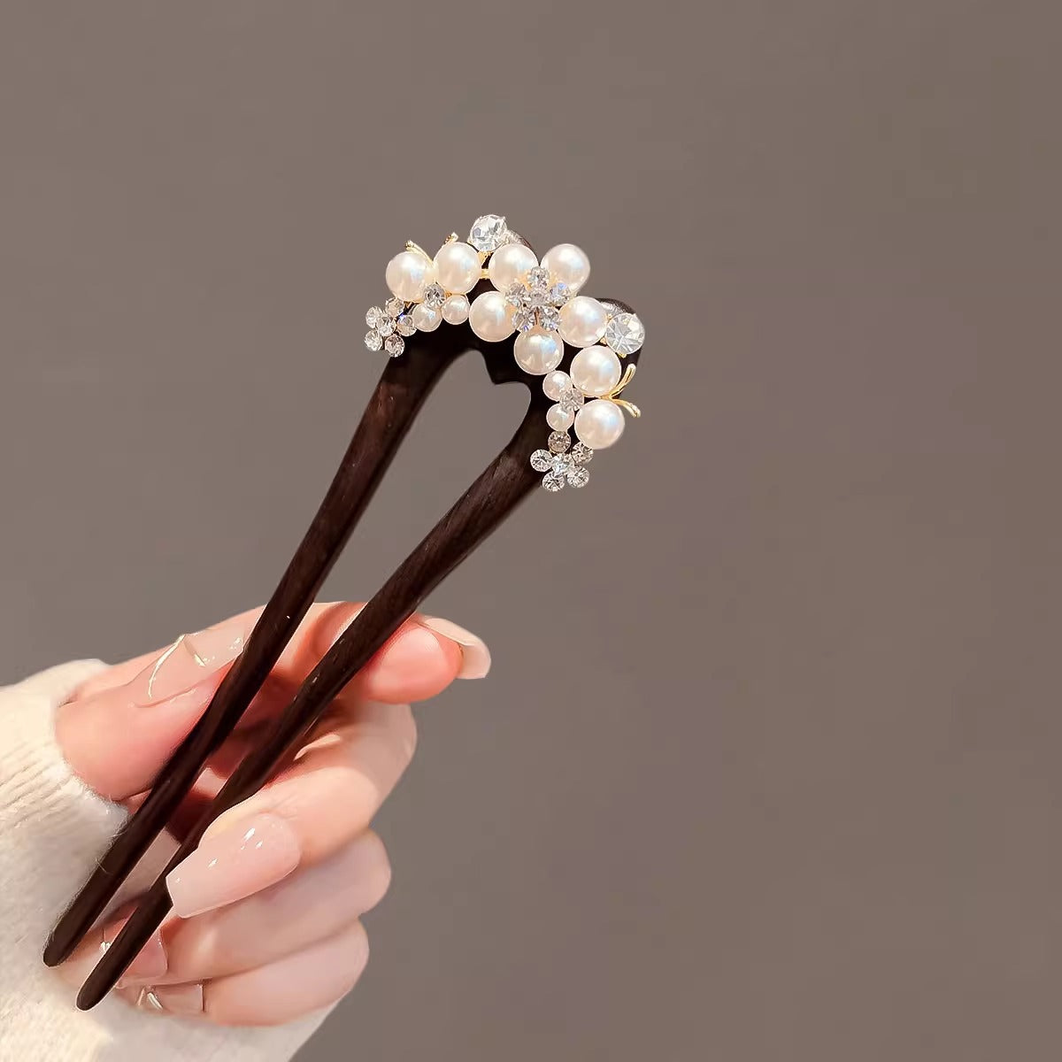 Épingle à cheveux en bois avec fleur en perles