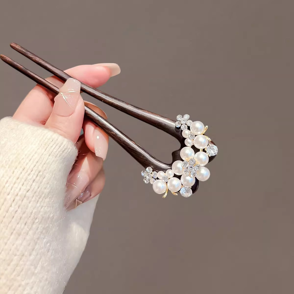 Épingle à cheveux en bois avec fleur en perles